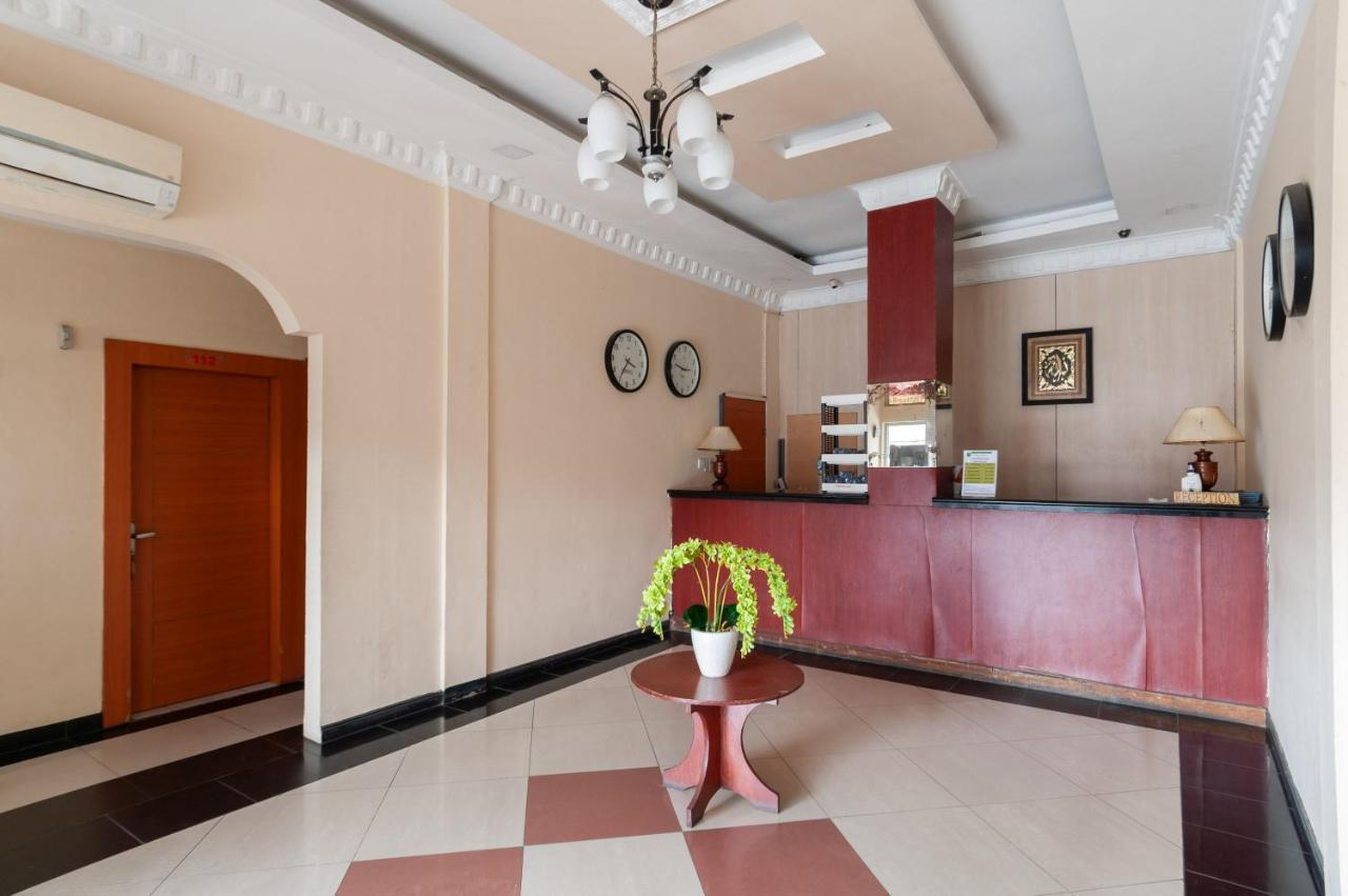 Urbanview Hotel Syariah Residence Medan By Reddoorz Exterior photo